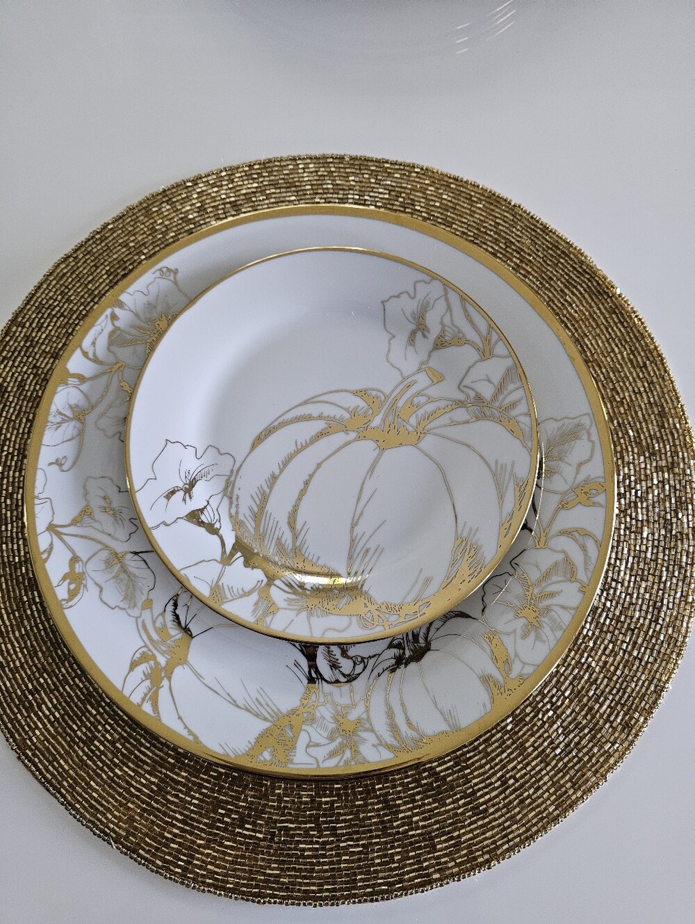 RARE Ciroa Luxe Gold Pumpkin & Vine 16-Pc Dinnerware Set Service for 8